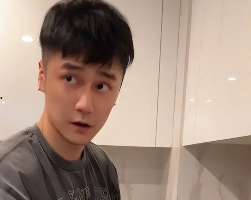 打台球吃瓜喝酒,品瓜饮酒，尽享休闲生活